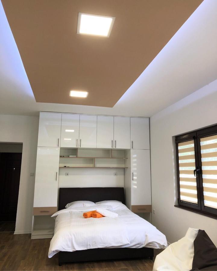 Apartmani Sarovic ティエンティシュテ エクステリア 写真