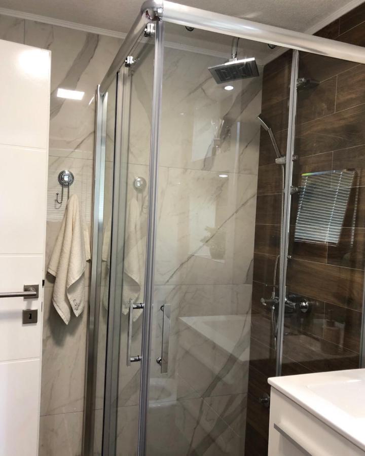 Apartmani Sarovic ティエンティシュテ エクステリア 写真