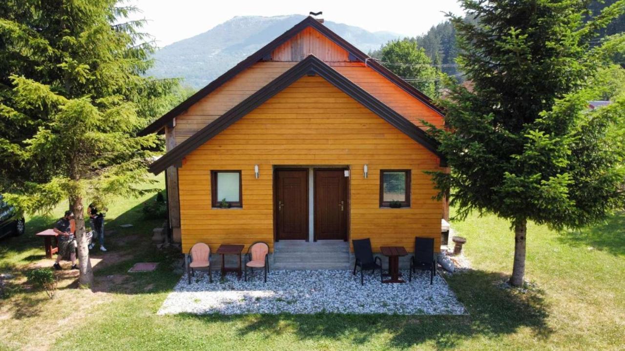 Apartmani Sarovic ティエンティシュテ エクステリア 写真